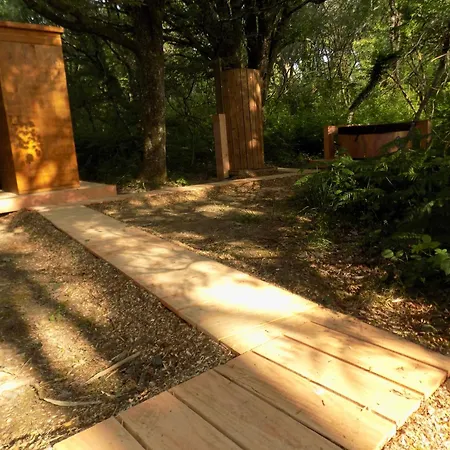 Tente Luxe Jacuzzi Au Bord Des Etangs Le Vigeant