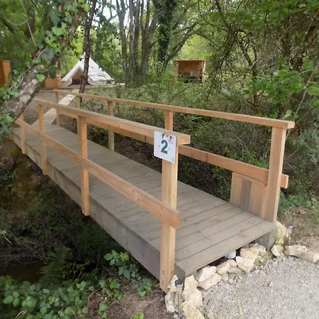 Tente Luxe Jacuzzi Au Bord Des Etangs * Le Vigeant