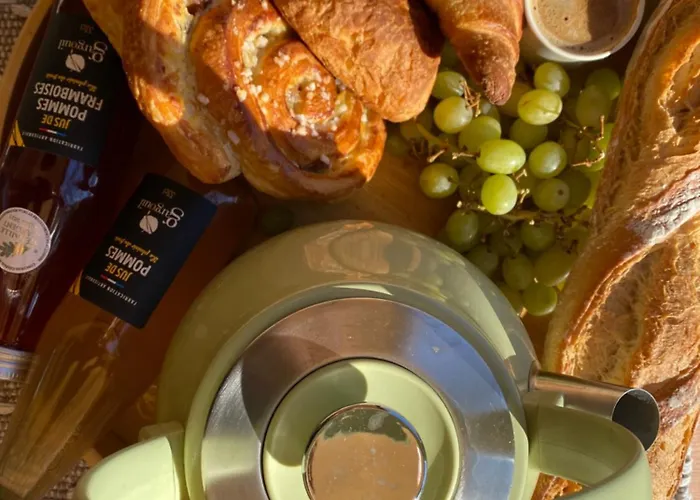 Campismo de Luxo Tente Luxe Jacuzzi Au Bord Des Etangs Le Vigeant