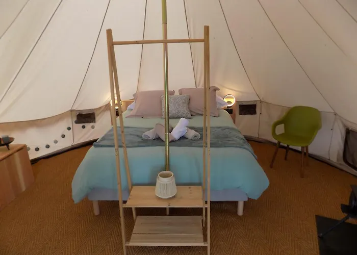 Tente Luxe Jacuzzi Au Bord Des Etangs * Le Vigeant