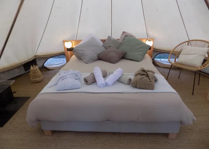 Campismo de Luxo Tente Luxe Jacuzzi Au Bord Des Etangs